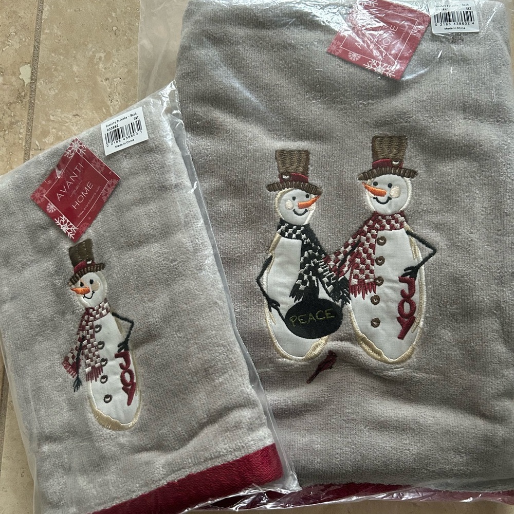 Avanti Country Friends Hand & Bath Towel Set Snowman Holiday Christmas Gray NEW